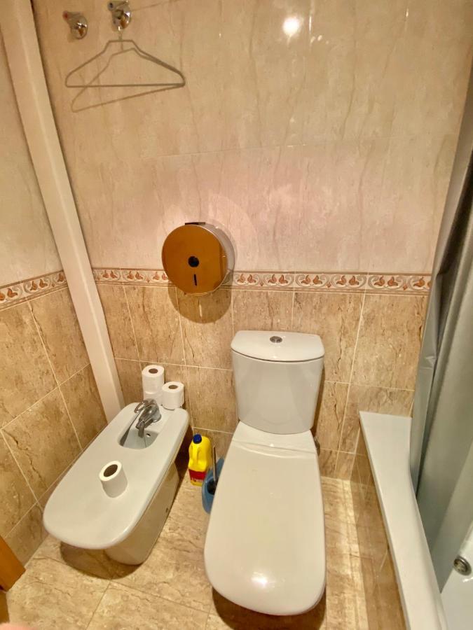 Roni Rooms Салоу Экстерьер фото