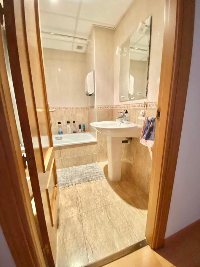 Roni Rooms Салоу Экстерьер фото