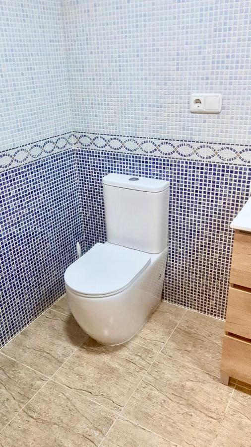 Roni Rooms Салоу Экстерьер фото